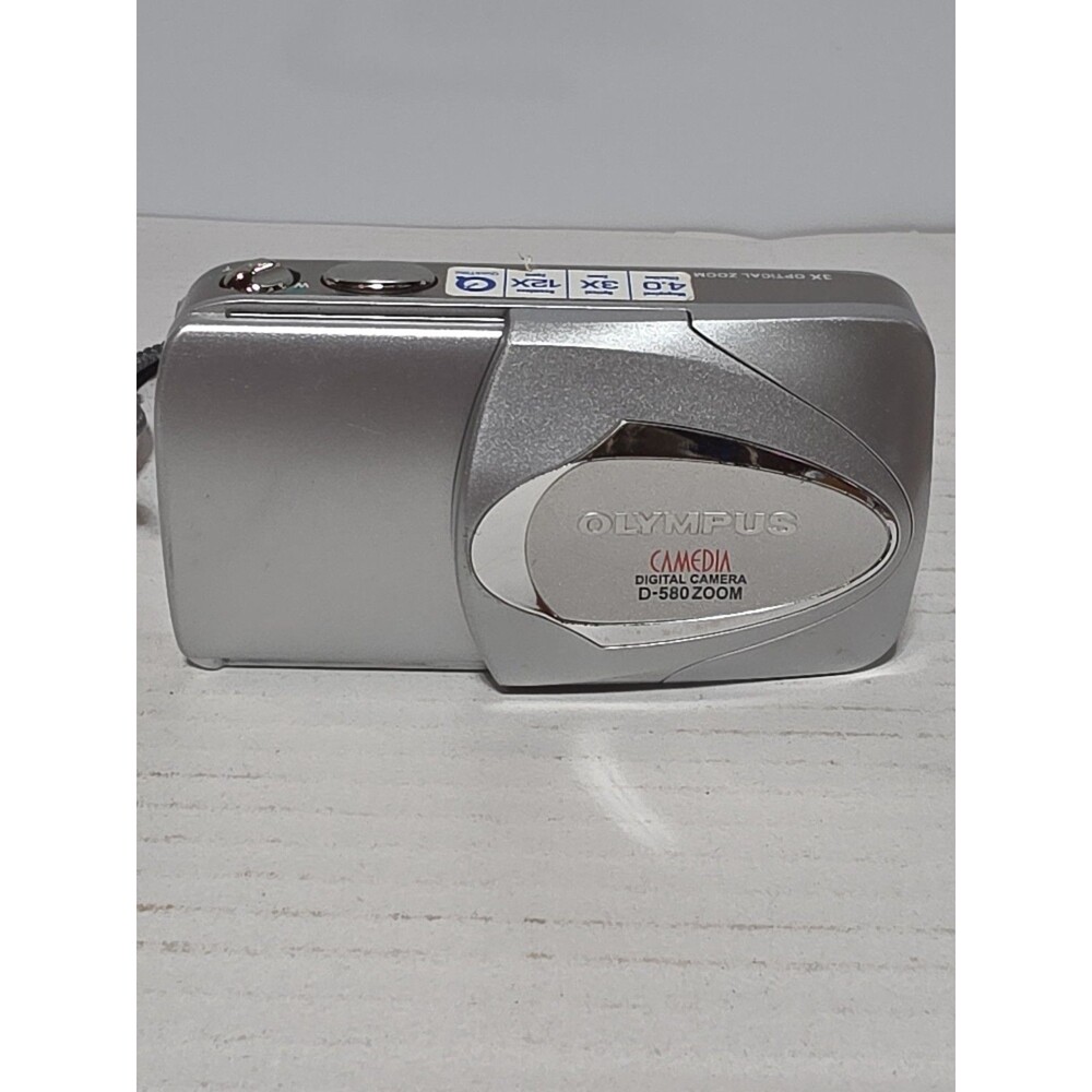 Olympus Camedia D-580 4MP Silver 1.8″ LCD 3x Optical Zoom Compact Digital Camera